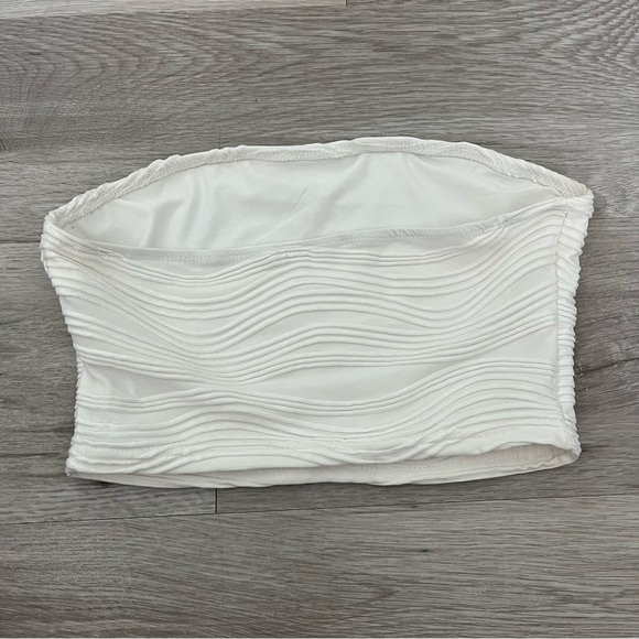 NWOT SHEIN White textured cropped tube top size small - Picture 2 of 3